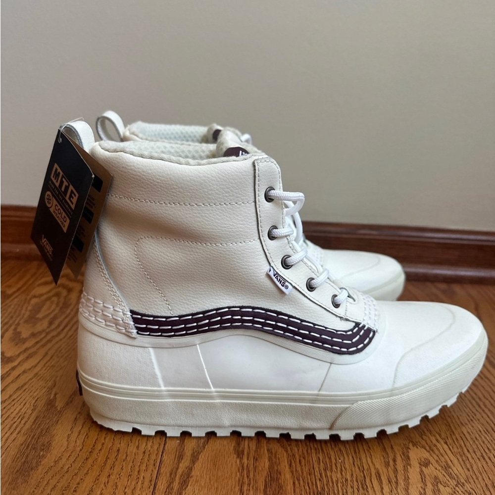 NWT Vans MTE Snow Boots Mens Size 11